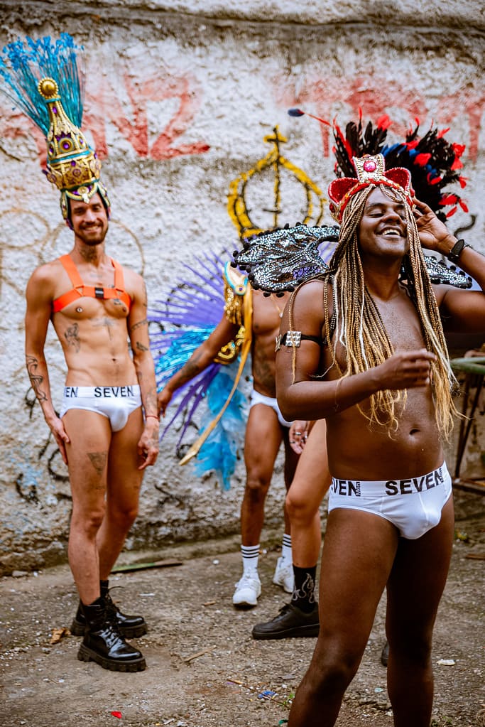 A SevenMen está produzindo um novo editorial de fotos da próxima coleção de cuecas e jockstraps da SevenMen. As fotos foram feitas em um barracão e arredores do barracão da Império Serrano escola pois o tema da coleção é “Samba - Pulsão masculina”. As fotos de jockstrap, cueca e sempre se preconizam o bom gosto e qualidade.